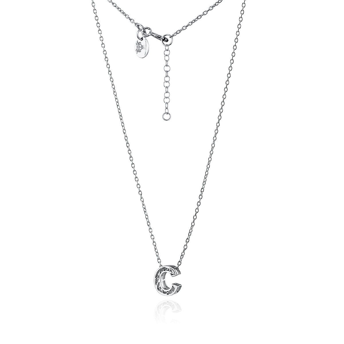 Collar con la letra C