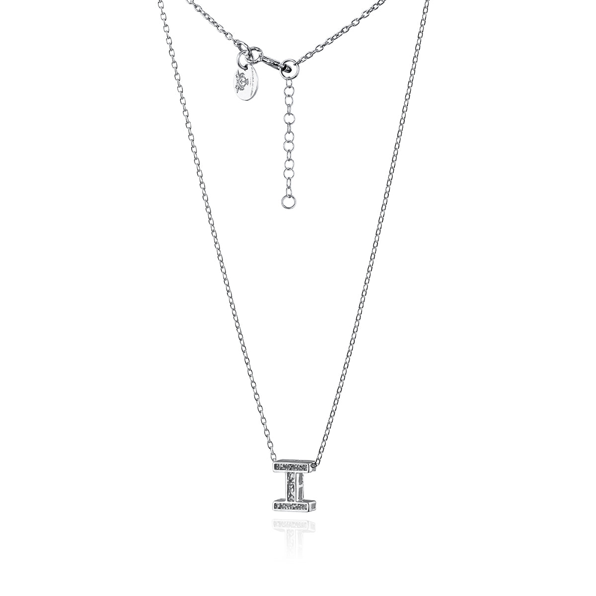 Collar con la letra I