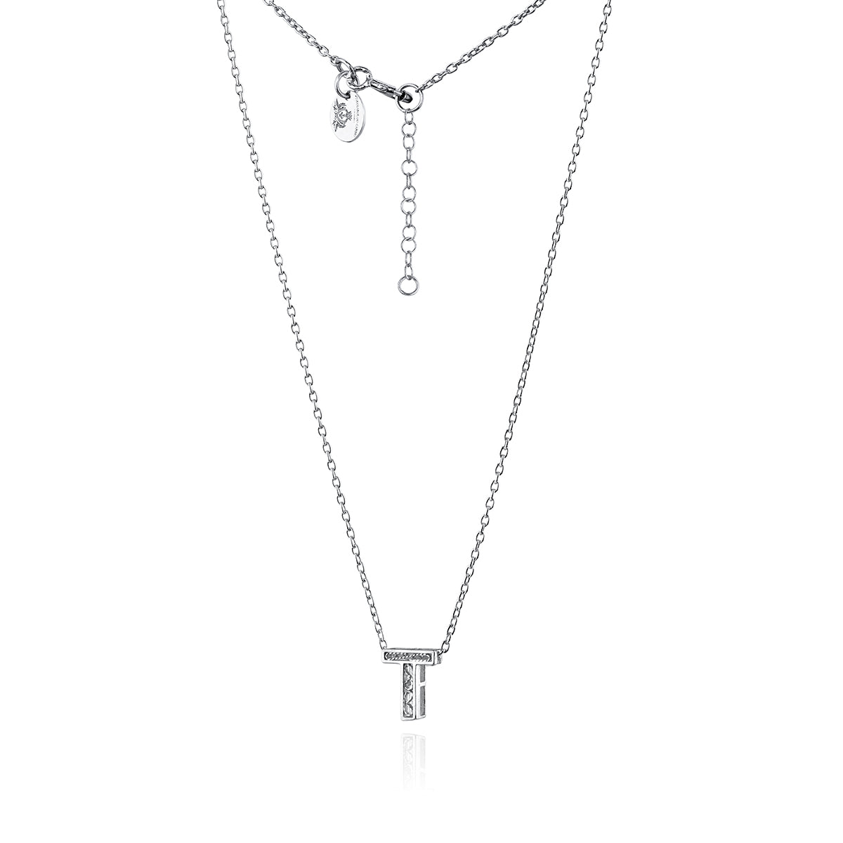 Collar con la letra T