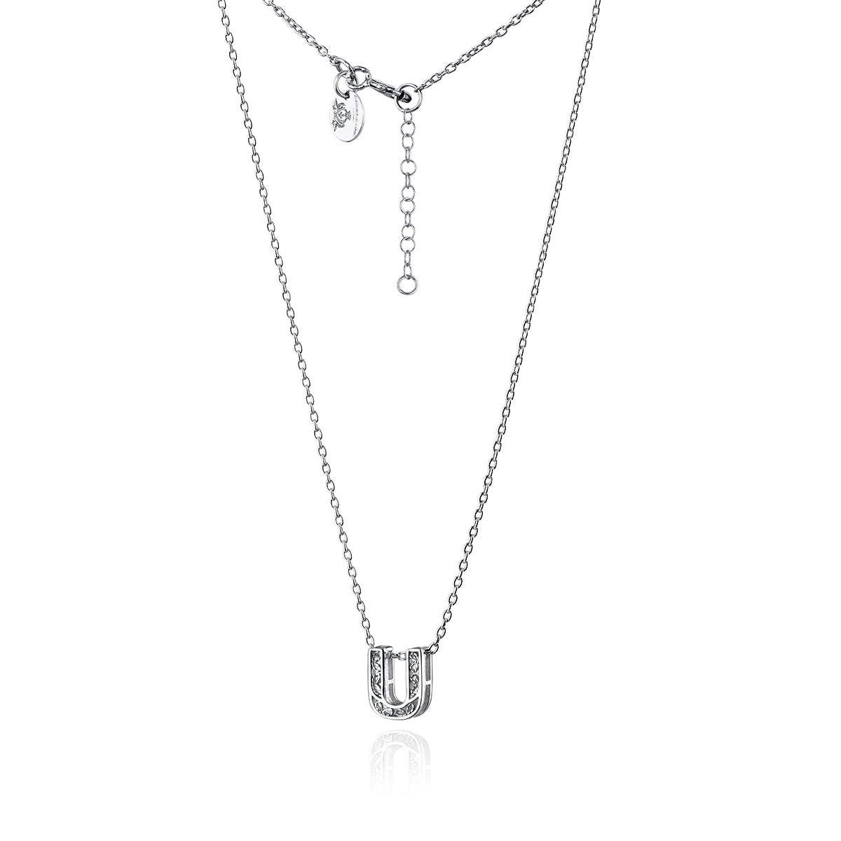 Collar con la letra U