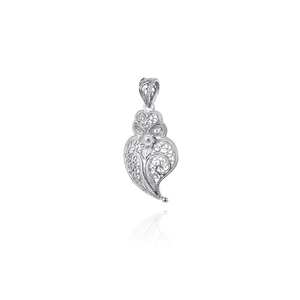 Boucles d'oreilles cœur avec filigrane et fleur