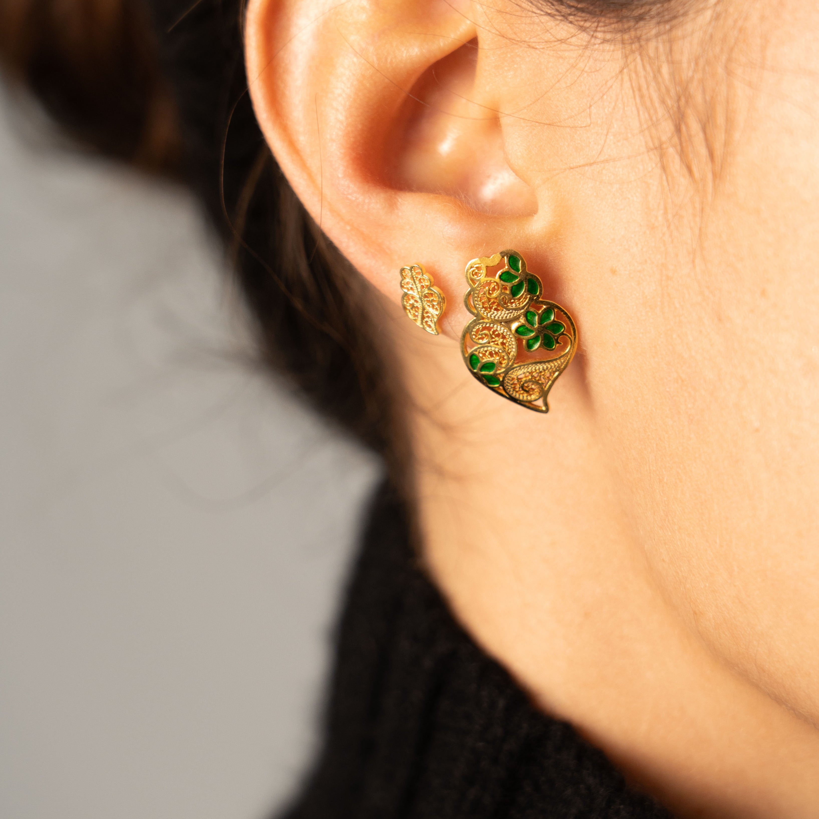 Brincos Coração de Viana com Esmalte Filigrana T:26 C:Prata Dourada